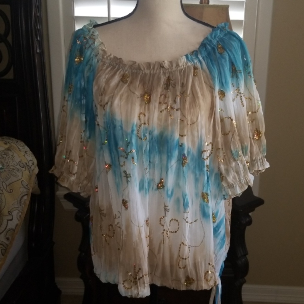 Cute top, in very good condition.